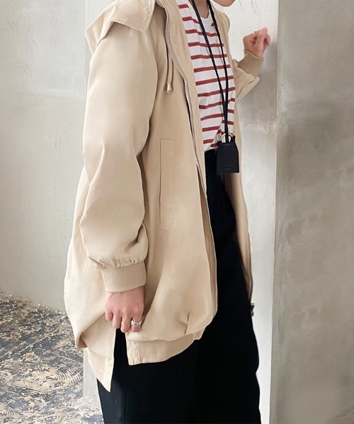 Doux Belle(ドゥーベル)の「フード付きビックシルエットコート(ブルゾン・レディース・ブラック/ベージュ・LARGE/MEDIUM)」の11枚目の写真