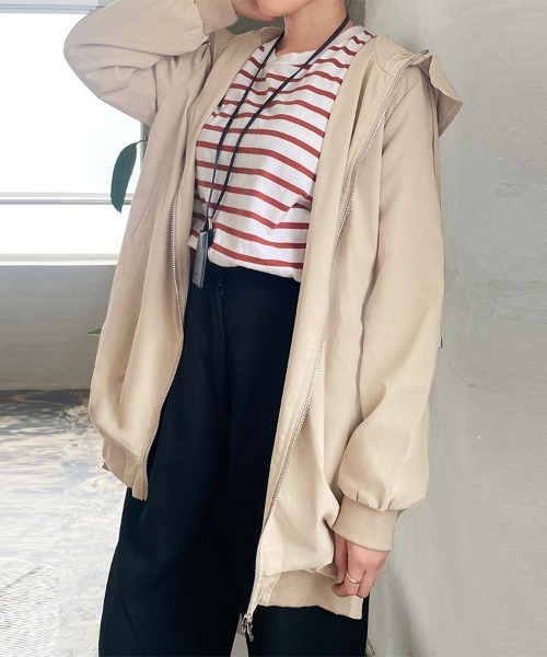 Doux Belle(ドゥーベル)の「フード付きビックシルエットコート(ブルゾン・レディース・ブラック/ベージュ・LARGE/MEDIUM)」の9枚目の写真