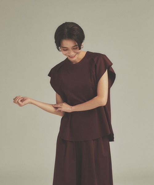 qualite（カリテ）の「《セットアップ対応》クールスムースフレアーカットソー（Tシャツ/カットソー・レディース・ブラック/オフホワイト/モカ/ボルドー・フリー）」の4枚目の写真