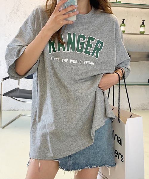Girly Doll(ガーリードール)の「カレッジロゴTシャツ(Tシャツ/カットソー・レディース・ホワイト/ネイビー/グレー・M/L)」の1枚目の写真