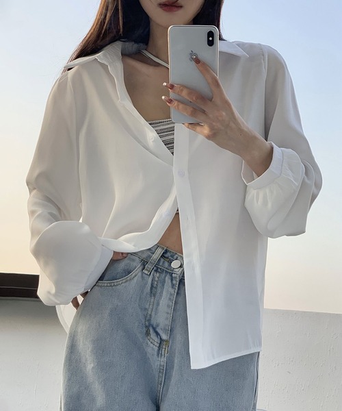 me+em select（ミームセレクト）の「【 セットアイテム 】サテンビッグシャツ＆クロスストラップショートキャミソール　SET（シャツ/ブラウス・レディース・ホワイト/スモークピンク/ベージュ/ブルー・FREE）」の2枚目の写真