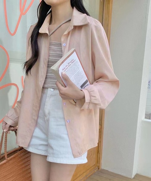 me+em select（ミームセレクト）の「【 セットアイテム 】サテンビッグシャツ＆クロスストラップショートキャミソール　SET（シャツ/ブラウス・レディース・ホワイト/スモークピンク/ベージュ/ブルー・FREE）」の4枚目の写真