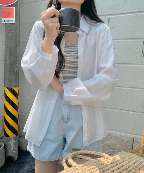 me+em select（ミームセレクト）の「【 セットアイテム 】サテンビッグシャツ＆クロスストラップショートキャミソール　SET（シャツ/ブラウス・レディース・ホワイト/スモークピンク/ベージュ/ブルー・FREE）」の10枚目の写真