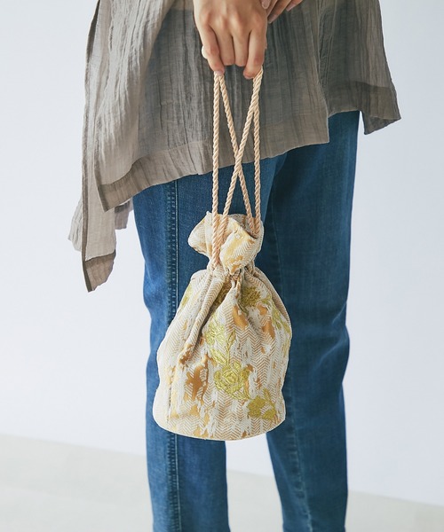 un dix cors(アンディコール)の「コーデの主役に ジャガード刺繍バッグ(ショルダーバッグ・レディース・ゴールド/グリーン・FREE)」の9枚目の写真