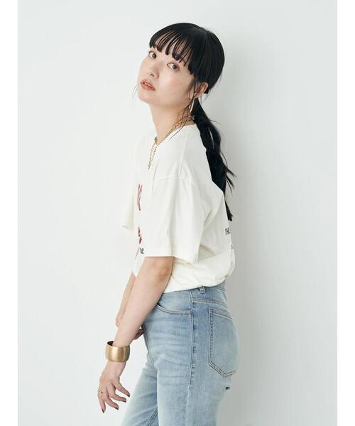 earth music&ecology(アースミュージックアンドエコロジー)の「メンバーツアーロゴTEE(Tシャツ/カットソー・レディース・チャコールグレー/オフホワイト・FREE)」の18枚目の写真