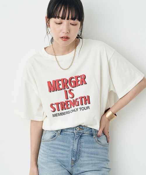 earth music&ecology(アースミュージックアンドエコロジー)の「メンバーツアーロゴTEE(Tシャツ/カットソー・レディース・チャコールグレー/オフホワイト・FREE)」の1枚目の写真