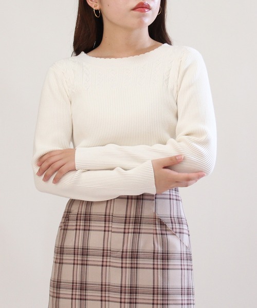 ASTORIA ODIER（アストリアオディール）の「ヨークケーブルリブニットプルオーバー（ニット/セーター・レディース・ホワイト/パープル/アイボリー/ブラウン/ピンク・MEDIUM/LARGE）」の6枚目の写真