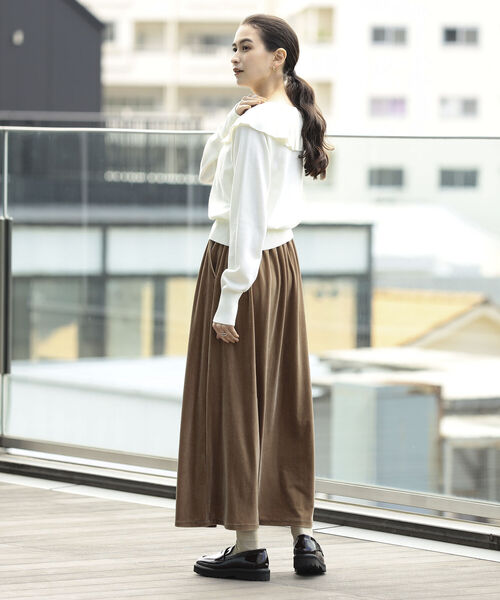 Ray BEAMS(レイビームス)の「Ray BEAMS / プリーツ カラー プルオーバー(ニット/セーター・レディース・オフホワイト/ブラック・ONE SIZE)」の4枚目の写真