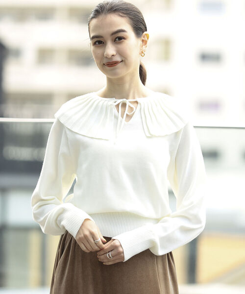 Ray BEAMS(レイビームス)の「Ray BEAMS / プリーツ カラー プルオーバー(ニット/セーター・レディース・オフホワイト/ブラック・ONE SIZE)」の8枚目の写真