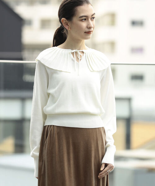 Ray BEAMS(レイビームス)の「Ray BEAMS / プリーツ カラー プルオーバー(ニット/セーター・レディース・オフホワイト/ブラック・ONE SIZE)」の5枚目の写真