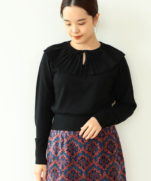 Ray BEAMS(レイビームス)の「Ray BEAMS / プリーツ カラー プルオーバー(ニット/セーター・レディース・オフホワイト/ブラック・ONE SIZE)」の2枚目の写真