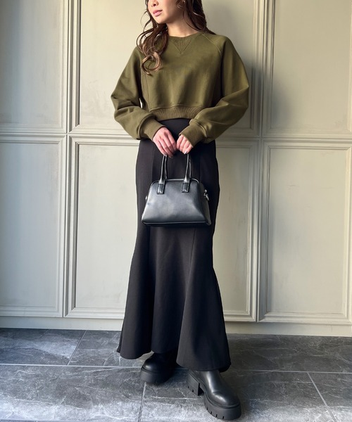 ショート丈Vガゼットラグランスウェット