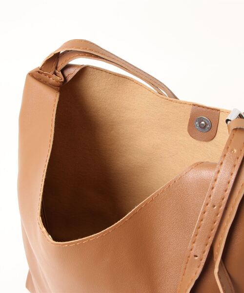 ibeul_（イベール）の「ウェーブショルダーバッグ（ショルダーバッグ・レディース・ベージュ/ブラック/キャメル・FREE）」の11枚目の写真