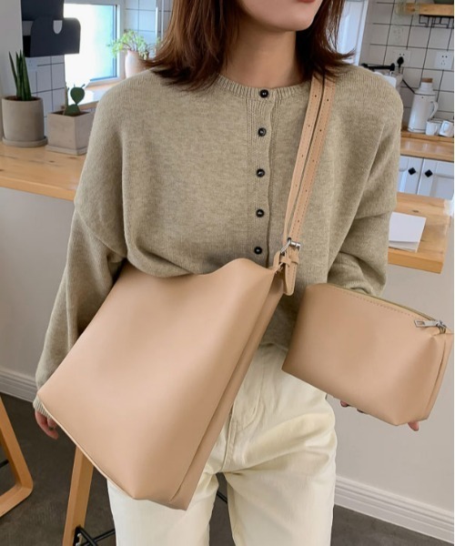 ibeul_（イベール）の「ウェーブショルダーバッグ（ショルダーバッグ・レディース・ベージュ/ブラック/キャメル・FREE）」の2枚目の写真