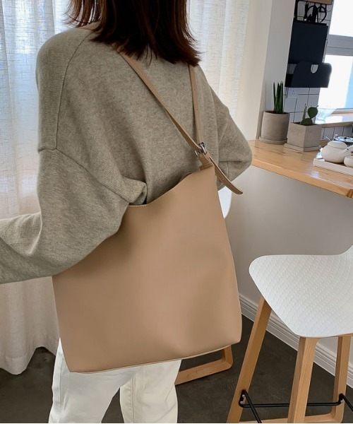 ibeul_（イベール）の「ウェーブショルダーバッグ（ショルダーバッグ・レディース・ベージュ/ブラック/キャメル・FREE）」の14枚目の写真