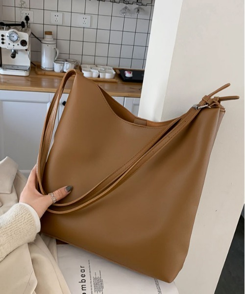 ibeul_（イベール）の「ウェーブショルダーバッグ（ショルダーバッグ・レディース・ベージュ/ブラック/キャメル・FREE）」の4枚目の写真