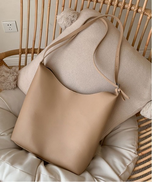 ibeul_（イベール）の「ウェーブショルダーバッグ（ショルダーバッグ・レディース・ベージュ/ブラック/キャメル・FREE）」の17枚目の写真