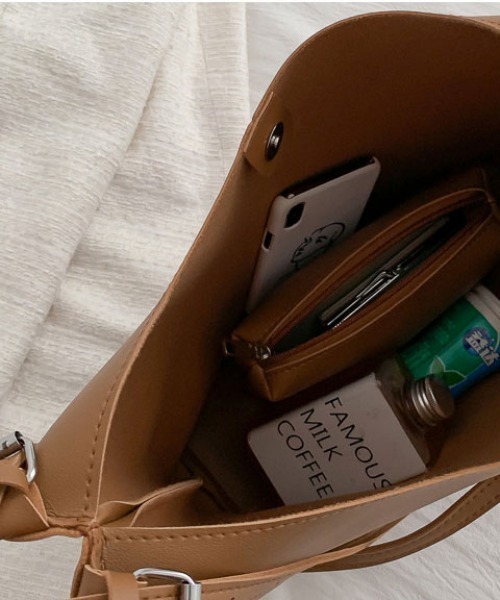 ibeul_（イベール）の「ウェーブショルダーバッグ（ショルダーバッグ・レディース・ベージュ/ブラック/キャメル・FREE）」の7枚目の写真