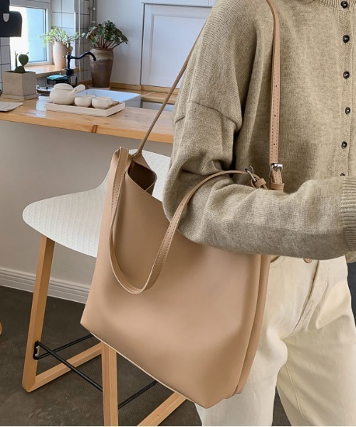 ibeul_（イベール）の「ウェーブショルダーバッグ（ショルダーバッグ・レディース・ベージュ/ブラック/キャメル・FREE）」の19枚目の写真