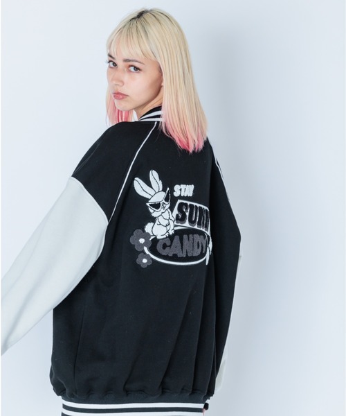 Candy Stripper（キャンディストリッパー）の「COOL BUNNY SWEAT STADIUM ジャンパー（スタジャン・レディース・ブラック/ヘザーグレー・2）」の3枚目の写真