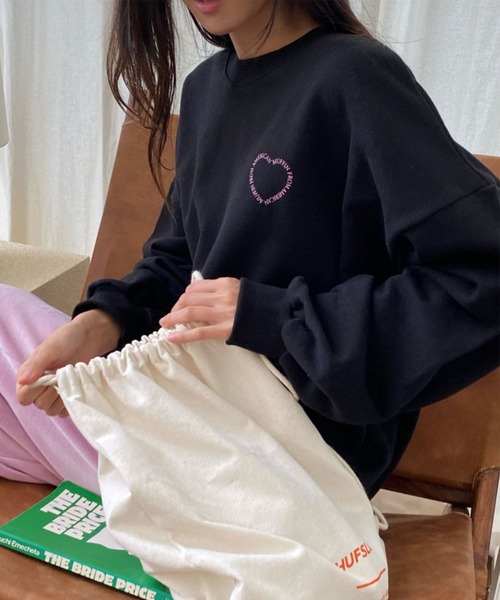 me+em select(ミームセレクト)の「ハートロゴオーバースウェットトレーナー / Heart logo over sweat 【 韓国製 】(スウェット・レディース・ブラック/ライトグレー/ピンク/アイボリー・FREE)」の16枚目の写真