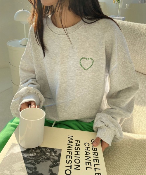 me+em select(ミームセレクト)の「ハートロゴオーバースウェットトレーナー / Heart logo over sweat 【 韓国製 】(スウェット・レディース・ブラック/ライトグレー/ピンク/アイボリー・FREE)」の11枚目の写真