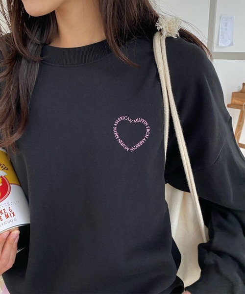 me+em select(ミームセレクト)の「ハートロゴオーバースウェットトレーナー / Heart logo over sweat 【 韓国製 】(スウェット・レディース・ブラック/ライトグレー/ピンク/アイボリー・FREE)」の19枚目の写真