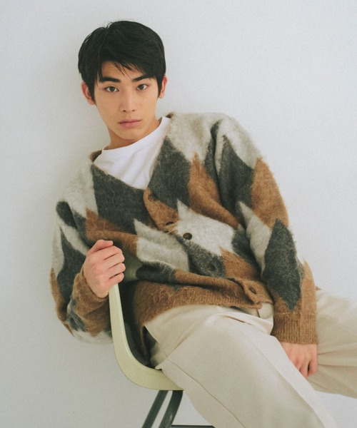 WHIMSIC（ウィムジック）の「【UNISEX】アーガイルシャギーニットカーディガン（カーディガン/ボレロ・メンズ・ブルー/イエロー/チャコールグレー・FREE）」の11枚目の写真