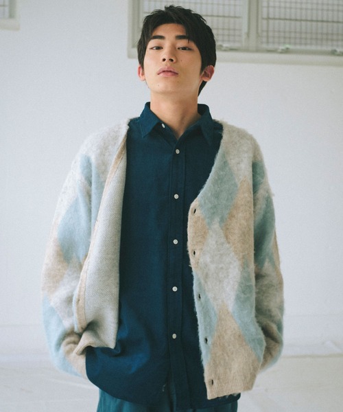 WHIMSIC（ウィムジック）の「【UNISEX】アーガイルシャギーニットカーディガン（カーディガン/ボレロ・メンズ・ブルー/イエロー/チャコールグレー・FREE）」の7枚目の写真
