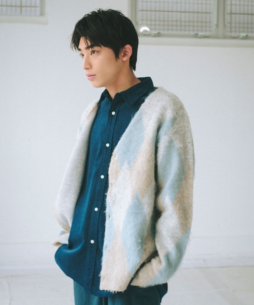 WHIMSIC（ウィムジック）の「【UNISEX】アーガイルシャギーニットカーディガン（カーディガン/ボレロ・メンズ・ブルー/イエロー/チャコールグレー・FREE）」の4枚目の写真