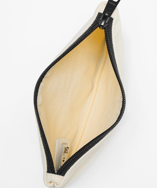 X-girl（エックスガール）の「TATOO CANVAS POUCH（ポーチ・レディース・オフホワイト/ブラック・ONE SIZE）」の6枚目の写真