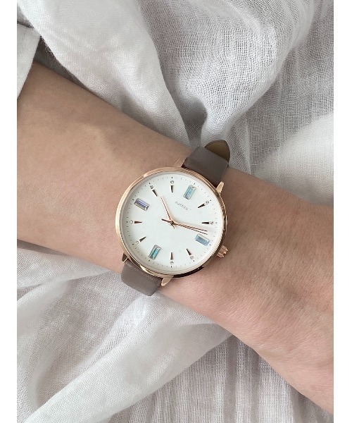 Three Four Time（ｽﾘｰﾌｫｰﾀｲﾑ）の「ストーン合皮ウォッチ　/　時計（アナログ腕時計・レディース・ブルー/グレー/ベージュ・FREE）」の17枚目の写真