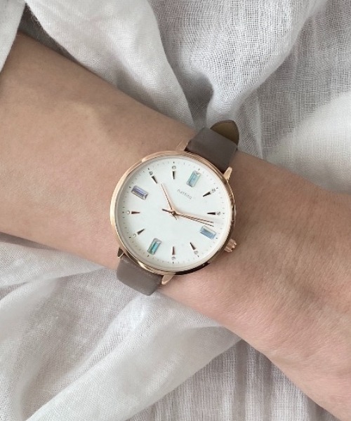 Three Four Time（ｽﾘｰﾌｫｰﾀｲﾑ）の「ストーン合皮ウォッチ　/　時計（アナログ腕時計・レディース・ブルー/グレー/ベージュ・FREE）」の21枚目の写真