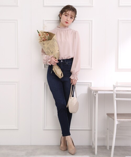 couture brooch(クチュールブローチ)の「【フェミニンコーデにも♪】ポイントパール調スキニーデニム(デニムパンツ・レディース・サックスブルー/ネイビー・36/38/40/42)」の15枚目の写真