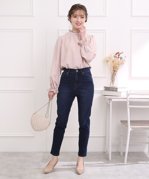 couture brooch(クチュールブローチ)の「【フェミニンコーデにも♪】ポイントパール調スキニーデニム(デニムパンツ・レディース・サックスブルー/ネイビー・36/38/40/42)」の16枚目の写真