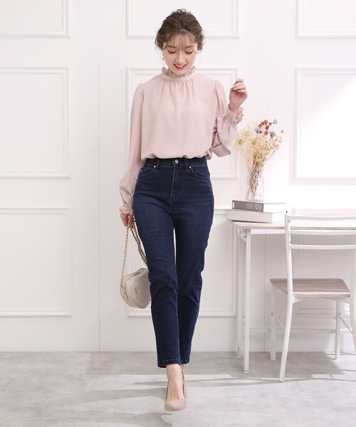 couture brooch(クチュールブローチ)の「【フェミニンコーデにも♪】ポイントパール調スキニーデニム(デニムパンツ・レディース・サックスブルー/ネイビー・36/38/40/42)」の17枚目の写真