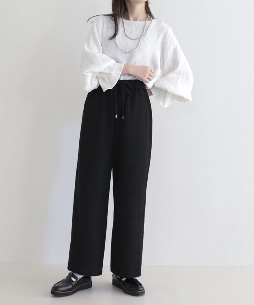 fredy emue（フレディエミュ）の「起毛イージーセミワイドパンツ（スラックス・レディース・ブラック/オフホワイト/グレイッシュブルー/ミント・36/38）」の12枚目の写真