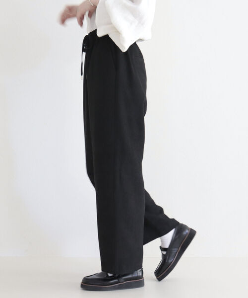 fredy emue（フレディエミュ）の「起毛イージーセミワイドパンツ（スラックス・レディース・ブラック/オフホワイト/グレイッシュブルー/ミント・36/38）」の8枚目の写真