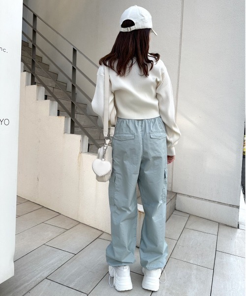 OLIVE des OLIVE（オリーブデオリーブ）の「ショート丈Vネックカーディガン（カーディガン/ボレロ・レディース・ブラック/オフホワイト/サックスブルー/イエロー・FREE）」の7枚目の写真