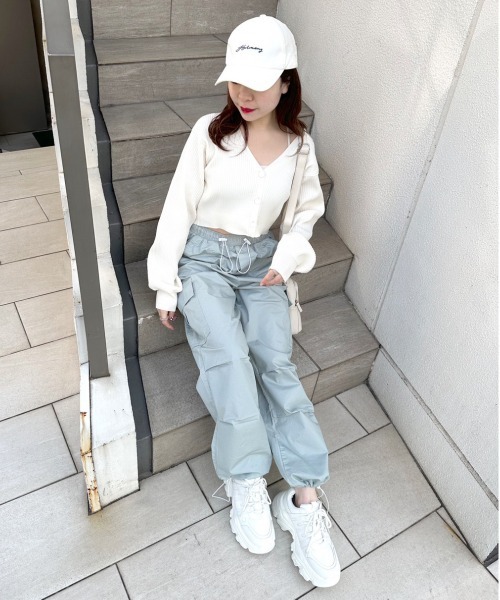 OLIVE des OLIVE（オリーブデオリーブ）の「ショート丈Vネックカーディガン（カーディガン/ボレロ・レディース・ブラック/オフホワイト/サックスブルー/イエロー・FREE）」の10枚目の写真