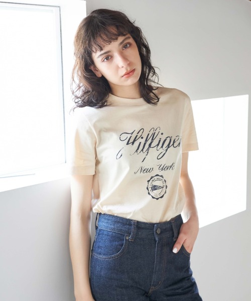 TOMMY HILFIGER(トミーヒルフィガー)の「【オンライン限定】グランジプリントTシャツ(Tシャツ/カットソー・メンズ・ネイビー/ブルー/レッド/ホワイト/ベージュ・SMALL/MEDIUM/LARGE/X-LARGE/XX-LARGE)」の2枚目の写真