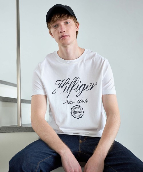 TOMMY HILFIGER(トミーヒルフィガー)の「【オンライン限定】グランジプリントTシャツ(Tシャツ/カットソー・メンズ・ネイビー/ブルー/レッド/ホワイト/ベージュ・SMALL/MEDIUM/LARGE/X-LARGE/XX-LARGE)」の17枚目の写真