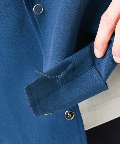 a.v.v（アーヴェヴェ）の「【洗濯機で洗える/防シワ】リライト コーチジャケット（ブルゾン・メンズ・カーキ/ブルー・46/50/48）」の8枚目の写真