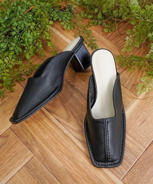 Fabby fabby（ファビィーファビィー）の「センターステッチスクエアサボミュールサンダル（サンダル・レディース・オフホワイト/ブラウン/ブラック・SMALL/MEDIUM/LARGE）」の10枚目の写真