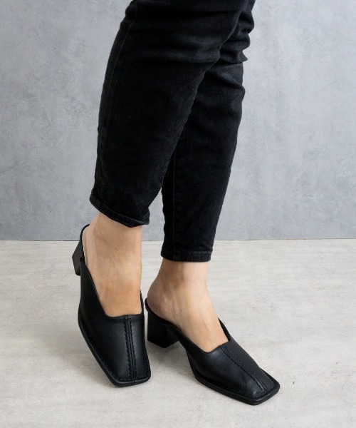 Fabby fabby（ファビィーファビィー）の「センターステッチスクエアサボミュールサンダル（サンダル・レディース・オフホワイト/ブラウン/ブラック・SMALL/MEDIUM/LARGE）」の11枚目の写真