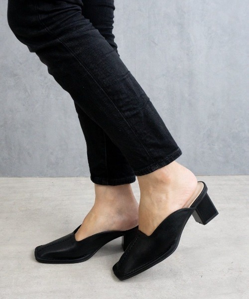 Fabby fabby（ファビィーファビィー）の「センターステッチスクエアサボミュールサンダル（サンダル・レディース・オフホワイト/ブラウン/ブラック・SMALL/MEDIUM/LARGE）」の13枚目の写真