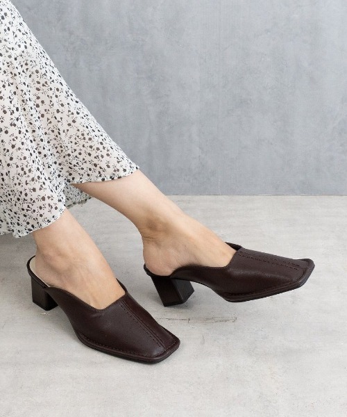 Fabby fabby（ファビィーファビィー）の「センターステッチスクエアサボミュールサンダル（サンダル・レディース・オフホワイト/ブラウン/ブラック・SMALL/MEDIUM/LARGE）」の18枚目の写真