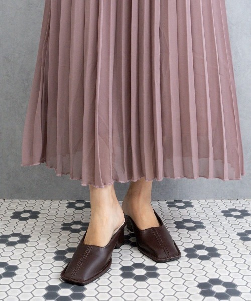 Fabby fabby（ファビィーファビィー）の「センターステッチスクエアサボミュールサンダル（サンダル・レディース・オフホワイト/ブラウン/ブラック・SMALL/MEDIUM/LARGE）」の22枚目の写真