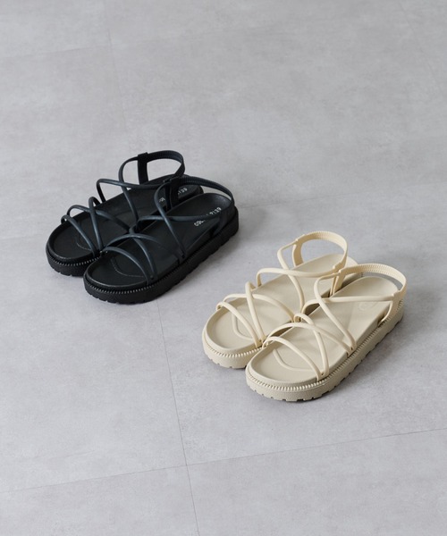 COLONY 2139（コロニートゥーワンスリーナイン）の「WEB/一部店舗限定　紐ストラップ厚底サンダル（サンダル・レディース・ブラック/ベージュ・MEDIUM/LARGE/X-LARGE/SMALL）」の4枚目の写真