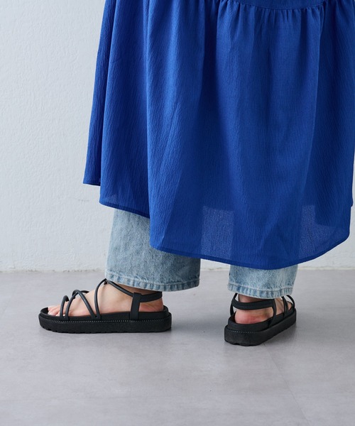 COLONY 2139（コロニートゥーワンスリーナイン）の「WEB/一部店舗限定　紐ストラップ厚底サンダル（サンダル・レディース・ブラック/ベージュ・MEDIUM/LARGE/X-LARGE/SMALL）」の9枚目の写真